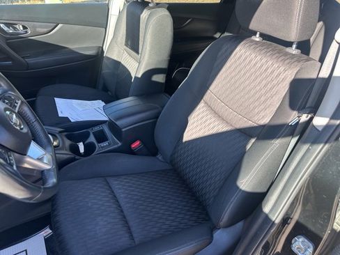 Used 2018 Nissan Rogue SV w/ Premium Package image 12