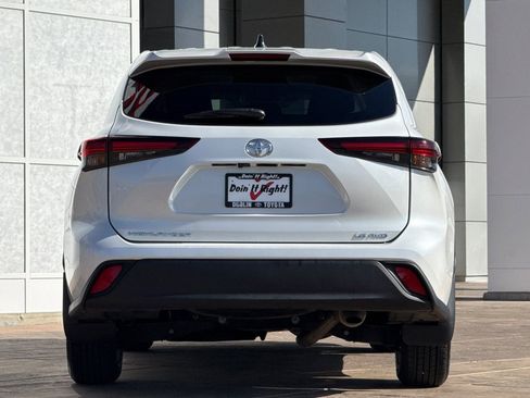 Certified 2024 Toyota Highlander LE image 6
