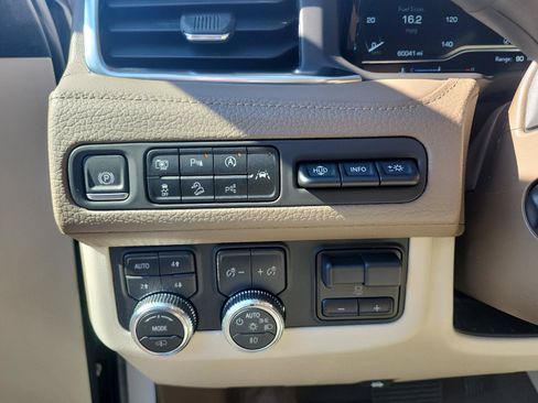 Certified 2024 GMC Yukon Denali w/ Denali Reserve Package AWD/4WD image 16