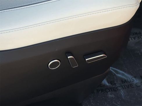 Used 2023 Tesla Model X Plaid image 40