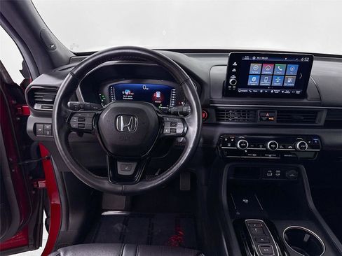 Used 2025 Honda Pilot Black Edition image 19