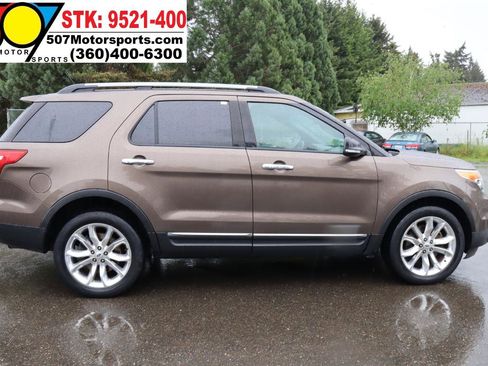 Used 2015 Ford Explorer XLT w/ Equipment Group 202A AWD/4WD image 9