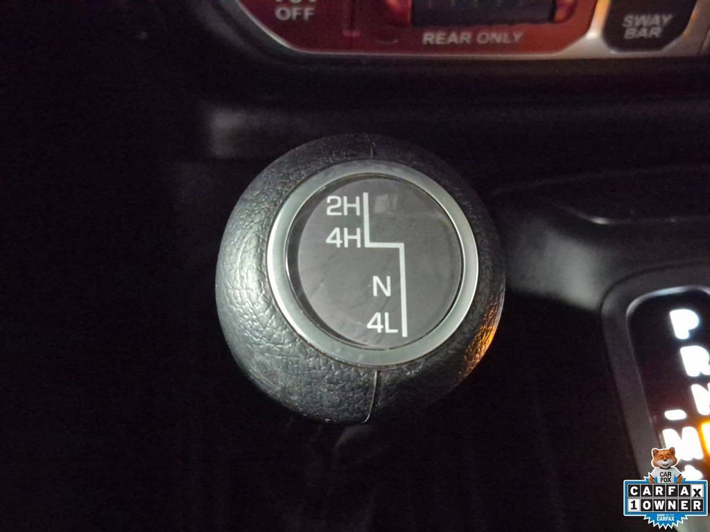 Used 2025 Jeep Wrangler Unlimited Rubicon AWD/4WD image 18