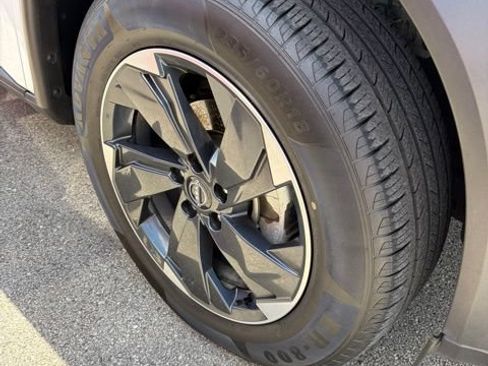 Used 2024 Nissan Rogue SV AWD/4WD image 4
