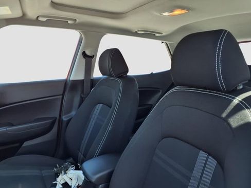 Used 2025 Hyundai Venue SEL FWD image 16