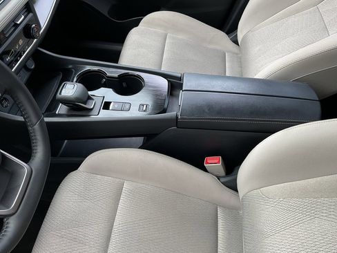 Used 2025 Nissan Rogue SV image 33