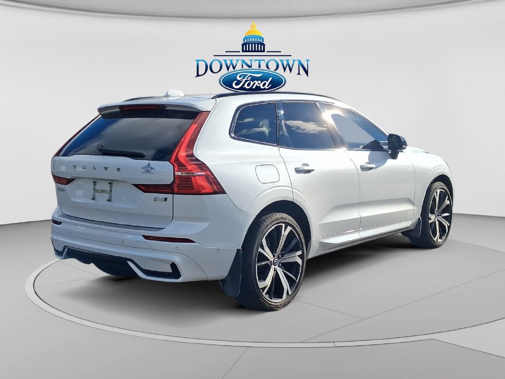 Used 2024 Volvo XC60 B5 Ultimate w/ Protection Package Premier AWD/4WD image 3