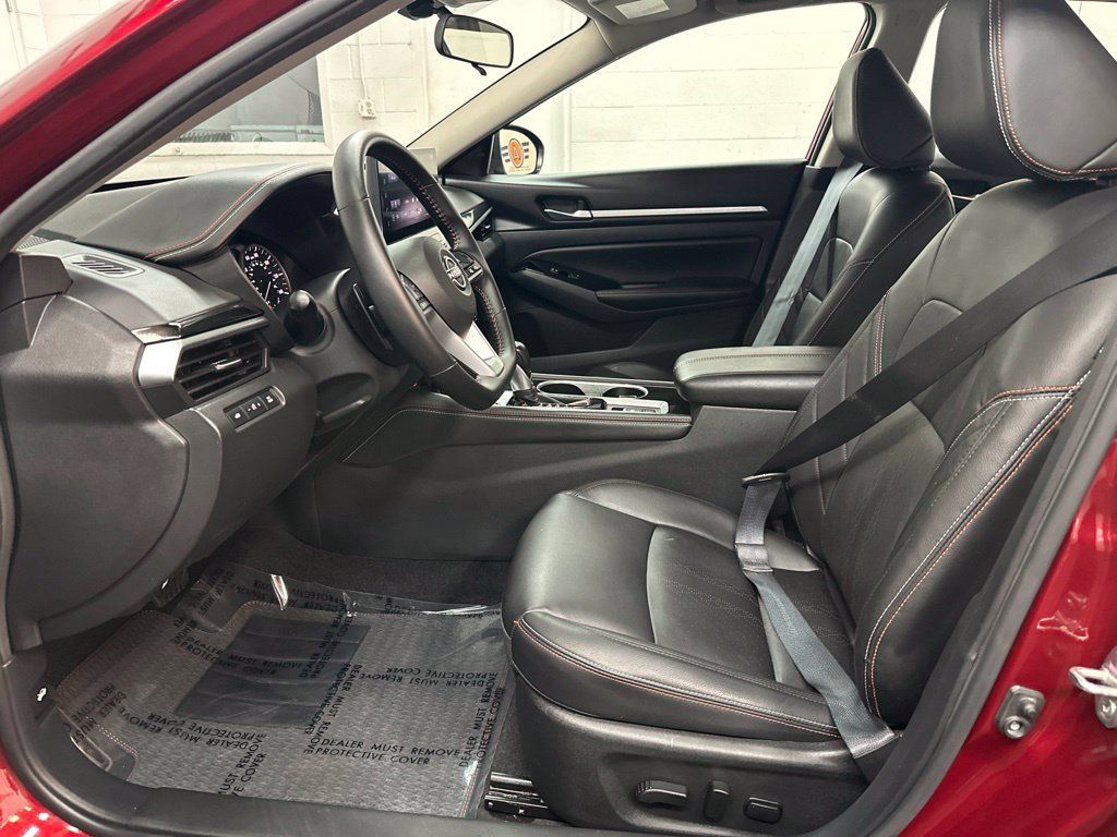 Used 2025 Nissan Altima 2.5 SR w/ SR Premium Package AWD/4WD image 18