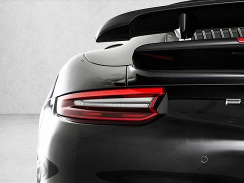 Used 2018 Porsche 911 Turbo image 8