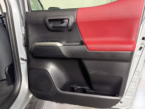 Used 2020 Toyota Tacoma SR5 RWD image 27