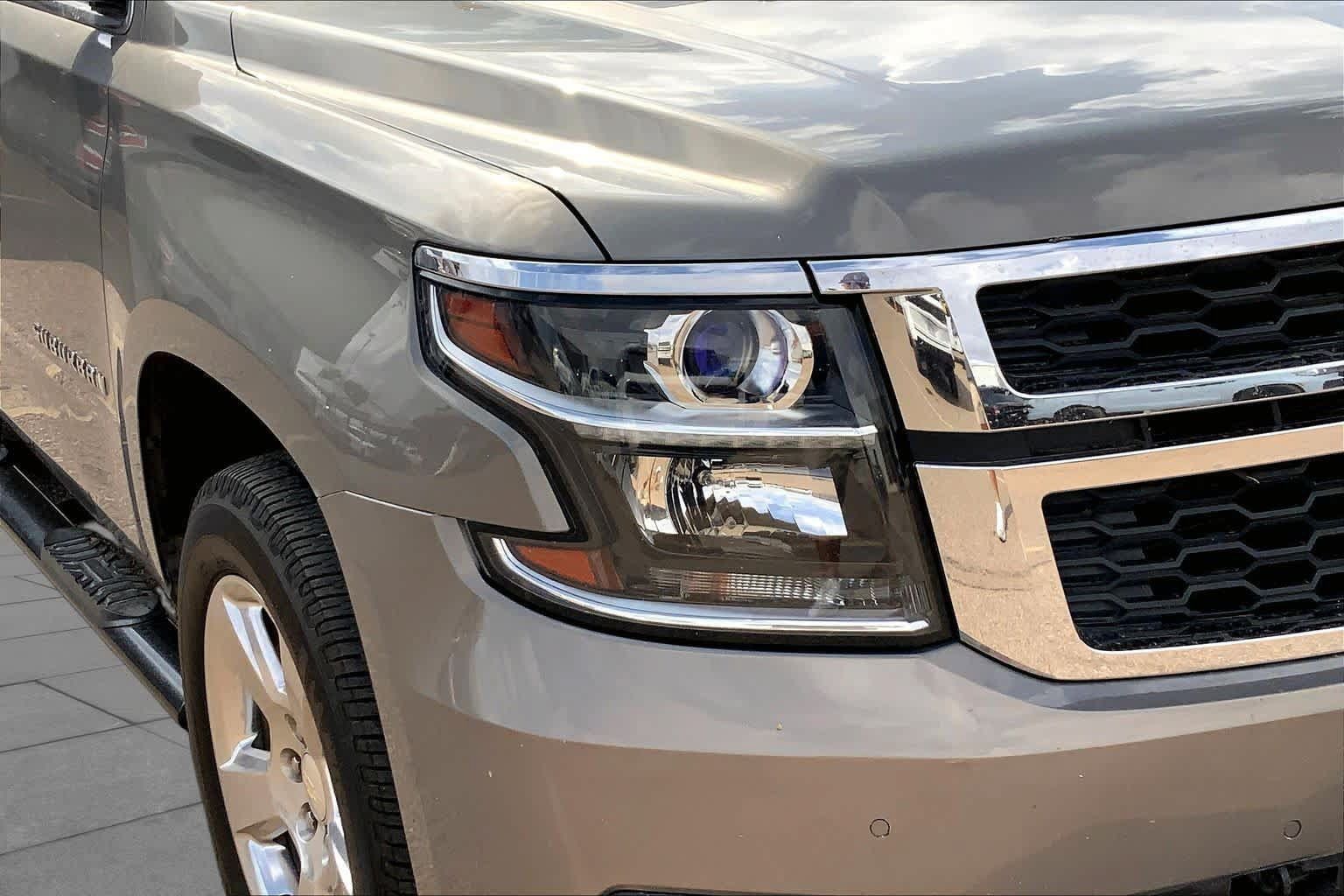 Used 2017 Chevrolet Suburban LT w/ Luxury Package AWD/4WD image 28