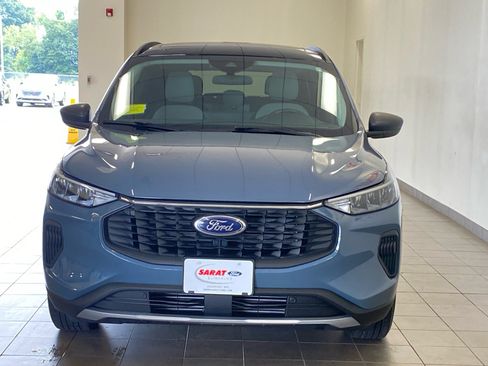 Used 2023 Ford Escape Active w/ Tech Pack #1 AWD/4WD image 3