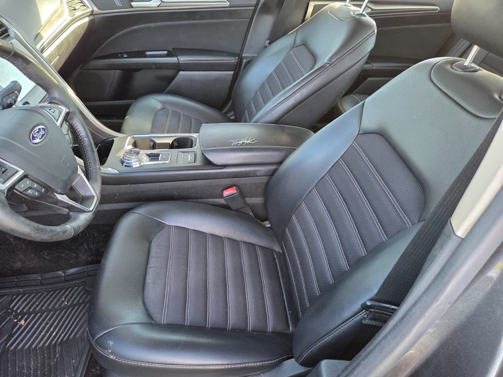 Used 2017 Ford Fusion SE w/ Equipment Group 201A FWD image 7
