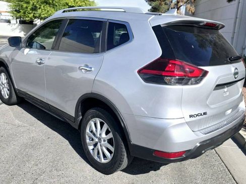 Used 2018 Nissan Rogue SV AWD/4WD image 5