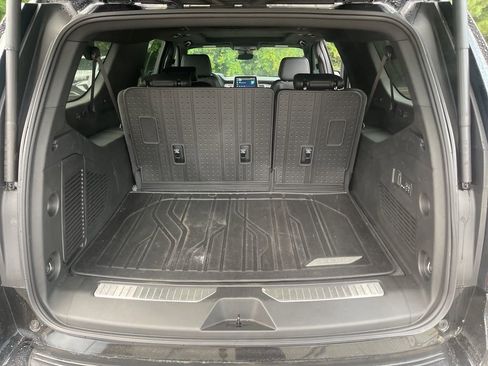 Used 2024 Chevrolet Suburban High Country image 23