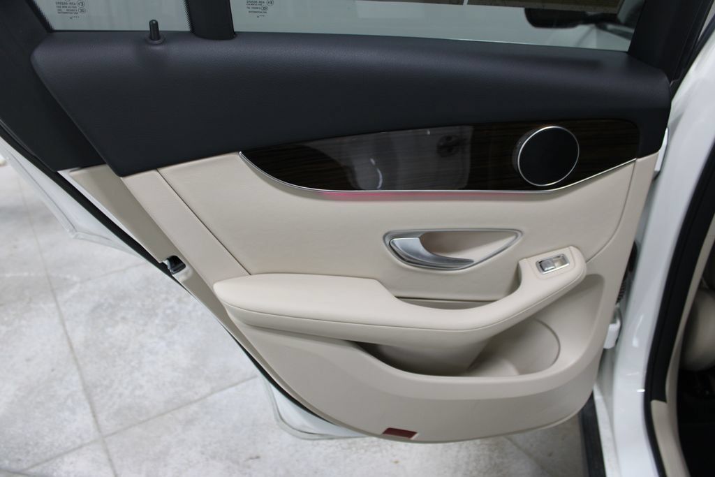 Used 2022 Mercedes-Benz GLC 300 4MATIC image 17