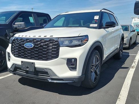 Used 2025 Ford Explorer ST-Line w/ ST-Line Street Pack AWD/4WD image 4