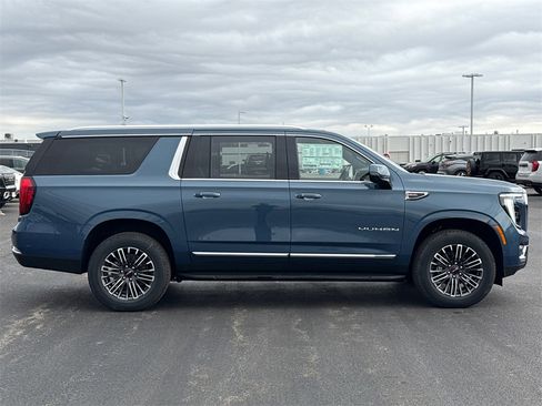New 2026 GMC Yukon XL Elevation image 9