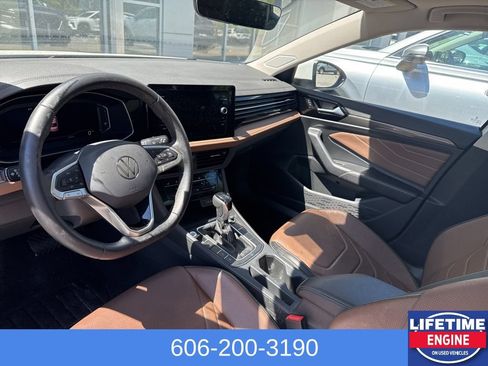 Used 2025 Volkswagen Jetta SEL FWD image 15