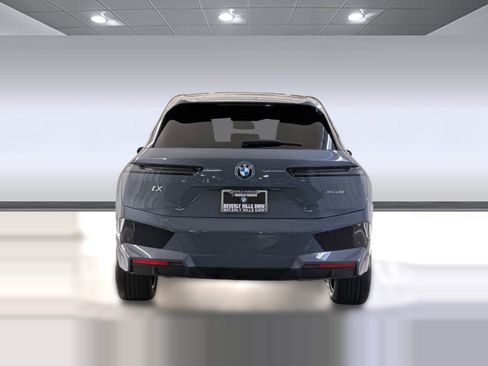 Used 2023 BMW iX xDrive50 w/ Sport Package AWD/4WD image 10