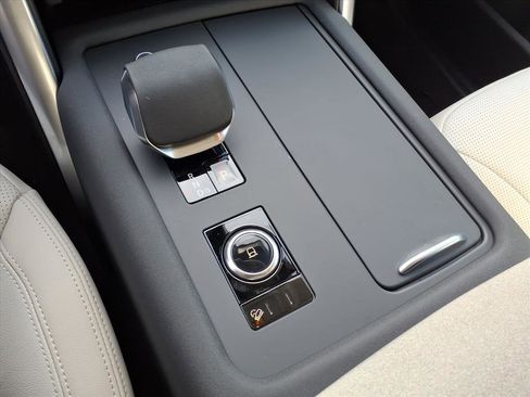 New 2026 Land Rover Discovery Limited Edition image 14