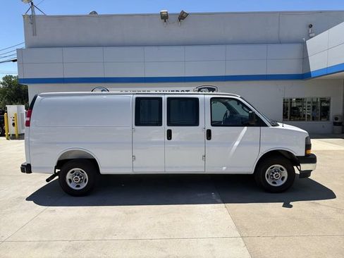 Used 2025 GMC Savana 2500 Extended w/ Driver Convenience Package RWD image 11