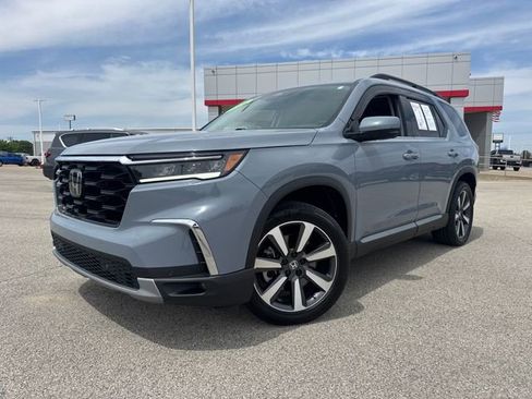 Used 2024 Honda Pilot Touring image 1