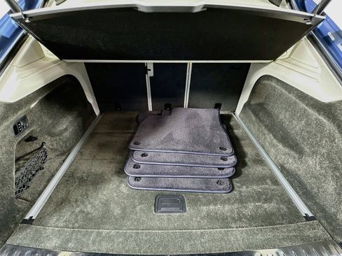 Used 2023 Bentley Bentayga Extended Wheelbase AWD/4WD image 28