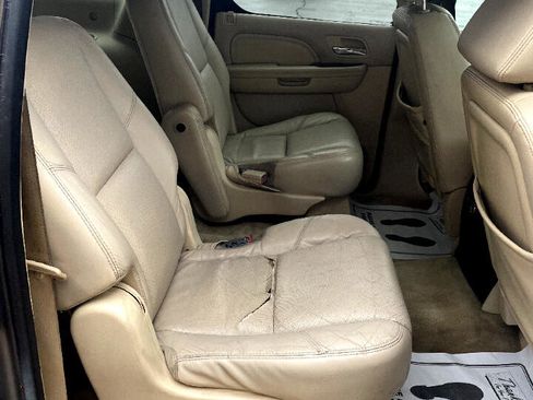 Used 2007 Cadillac Escalade ESV ESV w/ Information Package image 12