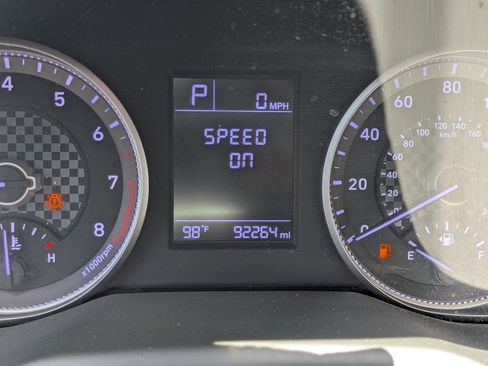 Used 2019 Hyundai Elantra SE w/ Winter Weather Package FWD image 24