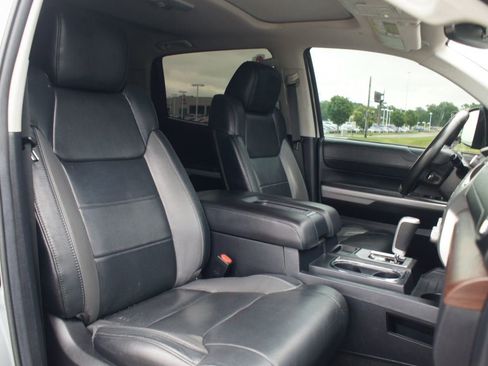 Used 2020 Toyota Tundra Limited w/ Limited Premium Package AWD/4WD image 25