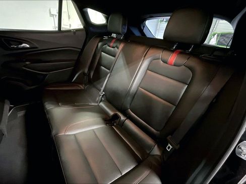 Used 2025 Chevrolet Trax RS w/ Sunroof Package image 36