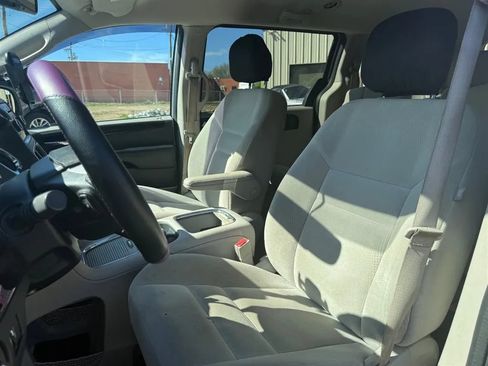 Used 2016 Dodge Grand Caravan SXT w/ UConnect Hands-Free Group FWD image 18