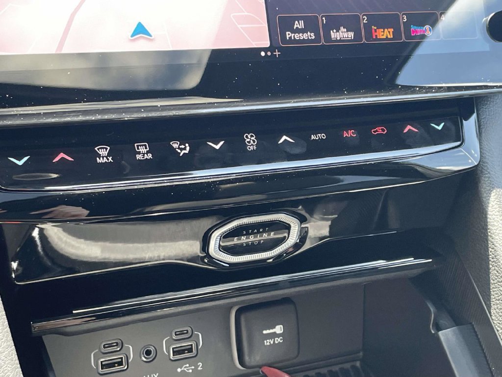 New 2027 Jeep Grand Cherokee Altitude RWD image 40