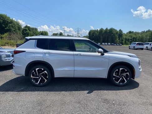 New 2025 Mitsubishi Outlander SEL image 2