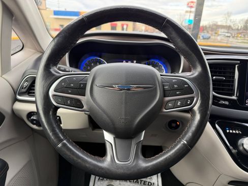 Used 2019 Chrysler Pacifica Touring-L Plus w/ Advanced Safetytec Group image 30