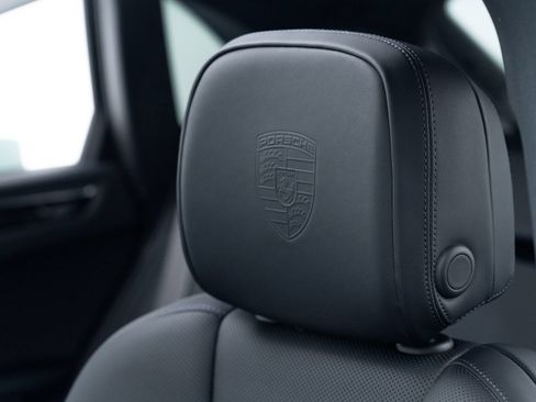 Used 2025 Porsche Macan image 18