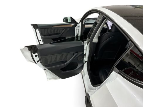 Certified 2023 Tesla Model Y Long Range AWD/4WD image 10