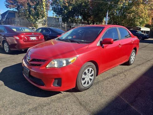 Used 2011 Toyota Corolla LE image 1