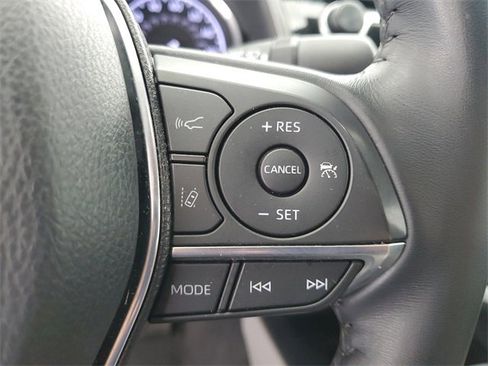 Used 2020 Toyota Camry XLE image 23