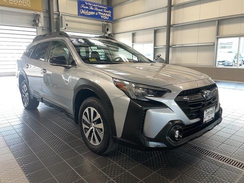 Used 2024 Subaru Outback Premium AWD/4WD image 1
