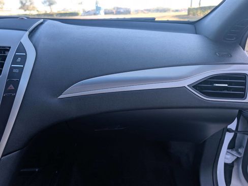 Used 2018 Lincoln MKZ Premiere image 17