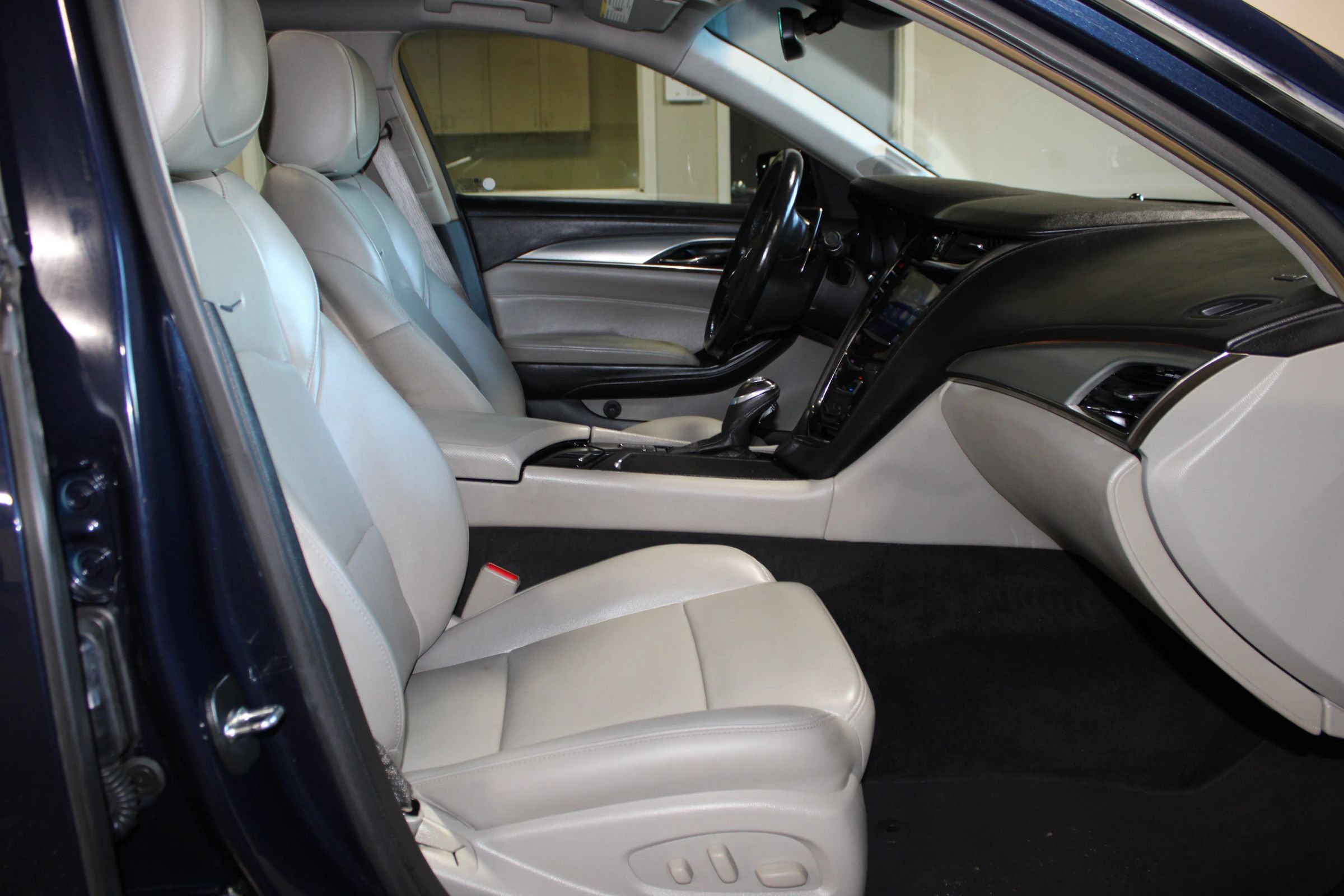 Used 2017 Cadillac CTS Luxury RWD image 32