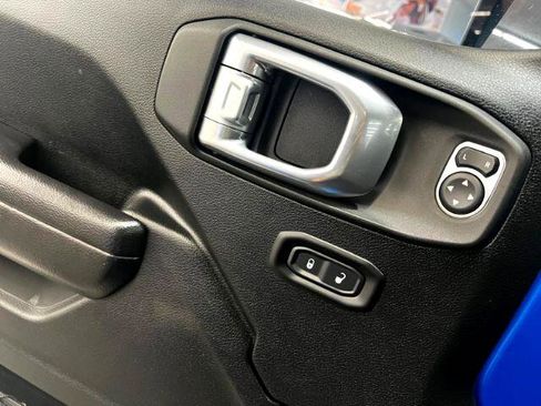 Used 2021 Jeep Gladiator Sport image 19