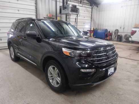 Certified 2023 Ford Explorer XLT w/ Equipment Group 202A image 5