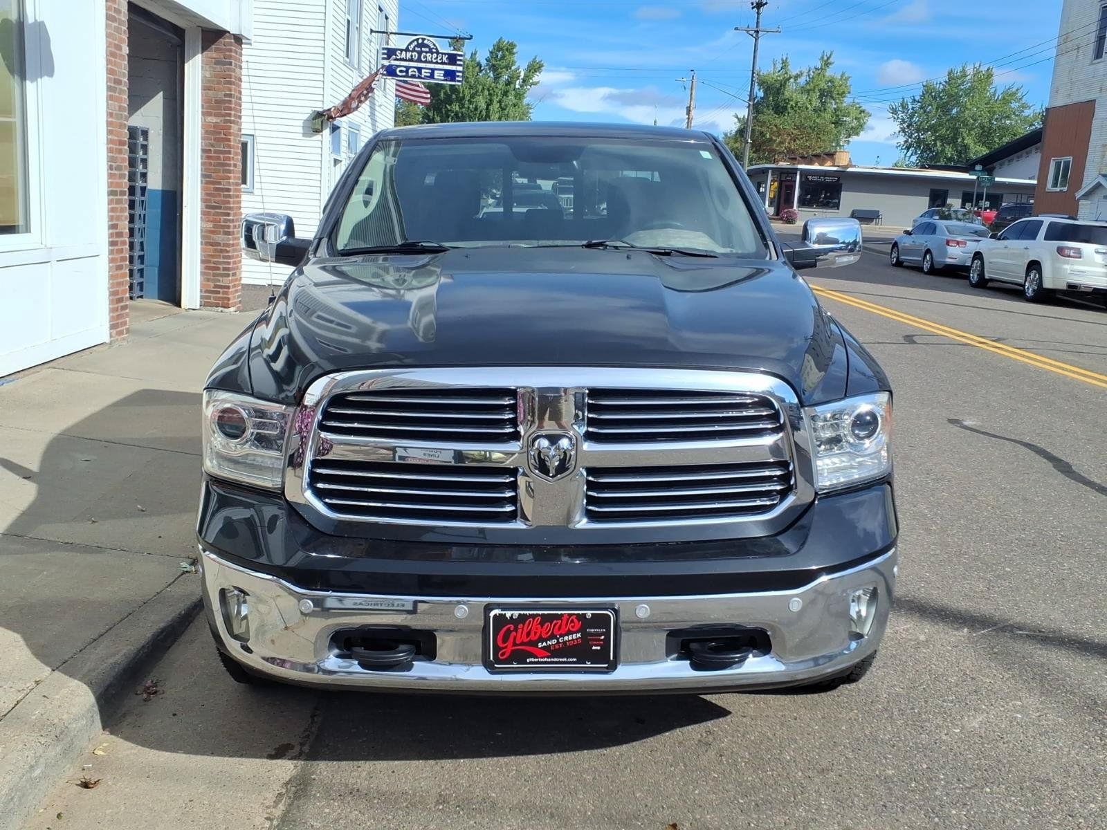 Used 2017 RAM 1500 Laramie w/ Convenience Group AWD/4WD image 3