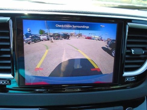 Used 2025 Chrysler Pacifica Select FWD image 14
