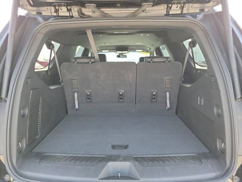 Used 2024 Chevrolet Suburban LT image 7