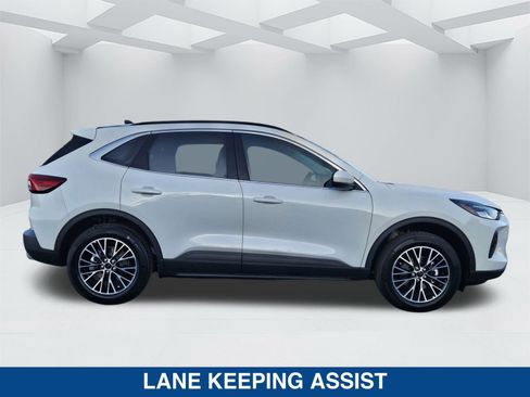 New 2026 Ford Escape SE FWD image 3