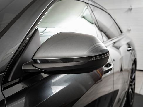 Used 2021 Audi Q8 Prestige image 15